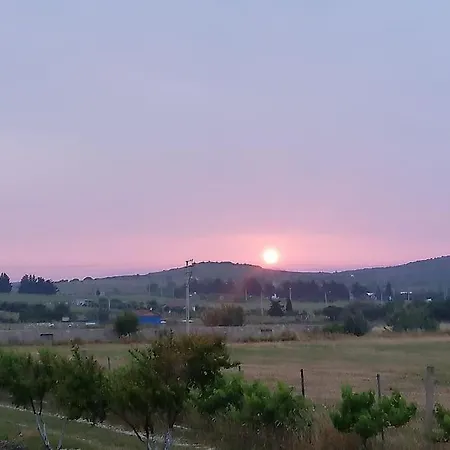 Meyve Bahceli Kirmizi Ev Ferienhaus