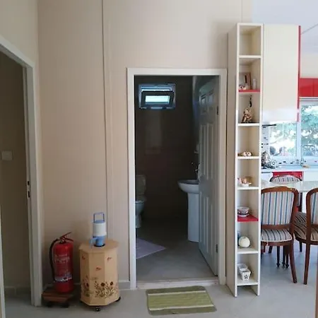 Meyve Bahceli Kirmizi Ev Holiday home *