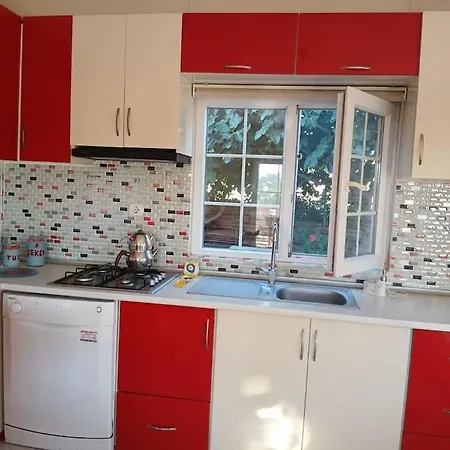Meyve Bahceli Kirmizi Ev Ferienhaus Ovacik (Cesme)